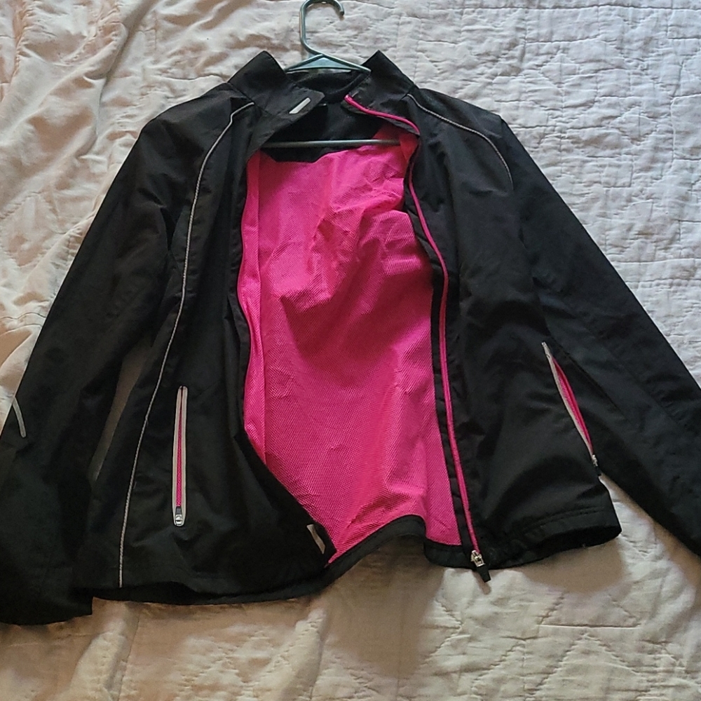 Sports windbreaker